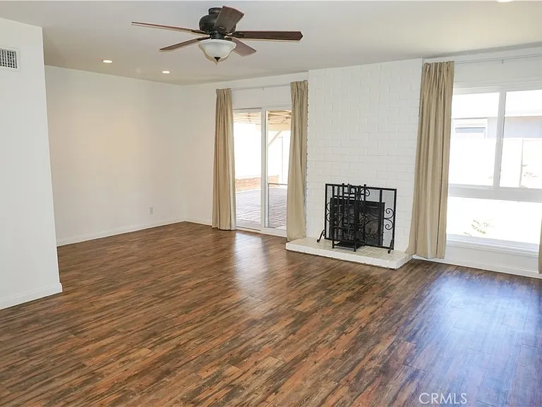 23003 Runnymede St — Photo 7