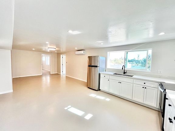 5th image of 5091-93 Leo St