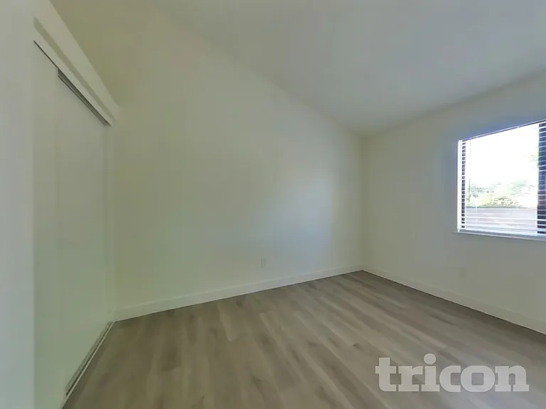 25854 Harriet Ave — Photo 12