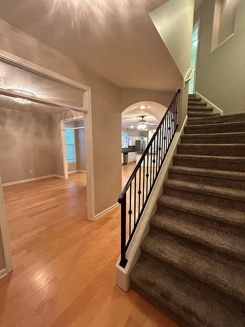 1/2 Off First Full Month's Rent If Moved In By 10/15/26 Large 3 Bd 2.5 Bath With All New Paint! F... — Photo 4