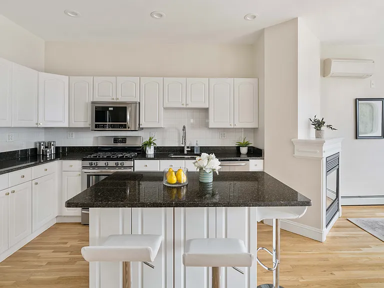 137 P St #2 — Photo 9