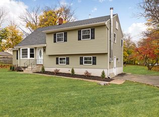 7 Sebring Rd, Somerset, NJ 08873
