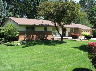 36050 Paddleford Rd, Farmington Hills, MI 48331
