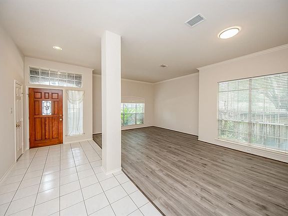 5th image of 15618 Valley Creek Dr