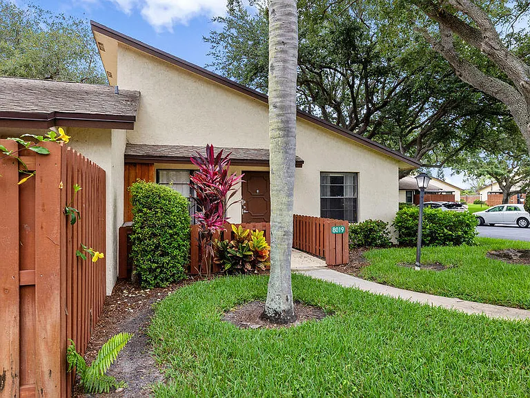 8019 SE Villa Cir — Photo 31