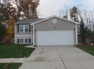 10112 Castle Creek Cir, Galesburg, MI 49053