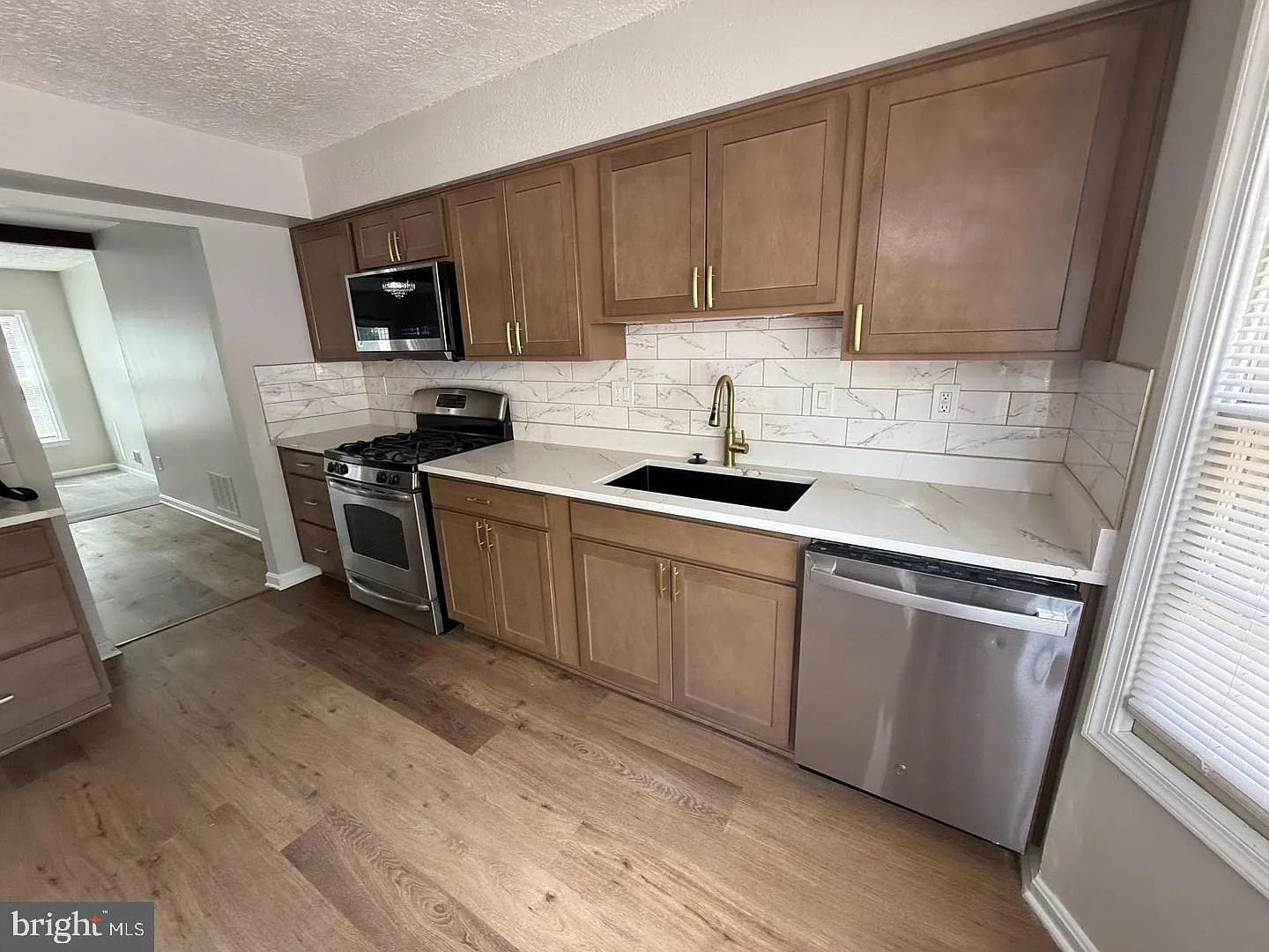 4 bed, 3.5 bath, 1360 sqft, $3,150 — Photo 4