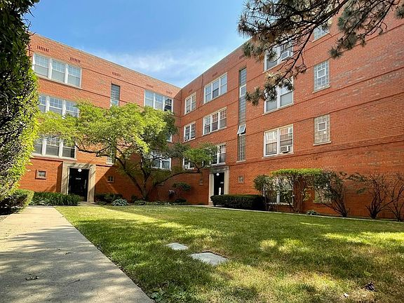 3rd image of 2436 W Farragut Ave APT 1B