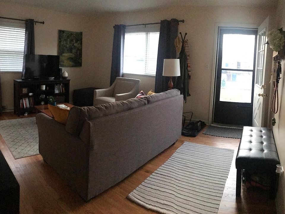 1st image of 131 S Holbrook St