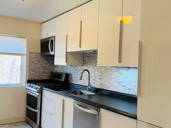 2nd image of 40 Bayberry Dr APT 2