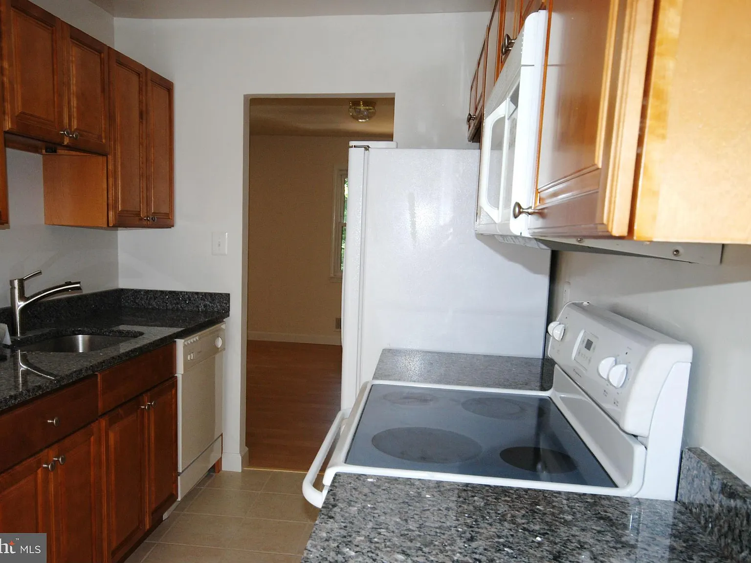 3 bed, 3.5 bath, 1670 sqft, $2,750 — Photo 3