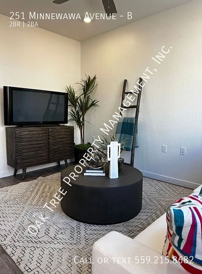 251 Minnewawa Avenue #B (Minnewawa south of Sierra) — Photo 4