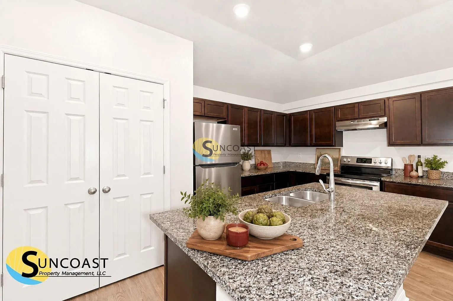 Beautiful 2BR Home with Granite Countertops — Photo 1