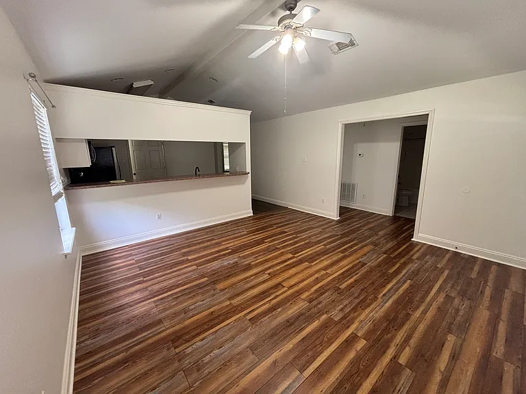 907 Arnold St — Photo 10