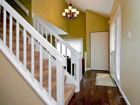 601 College Xing #32, Rolling Meadows, IL 60008
