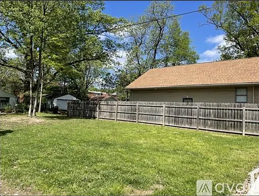 722 S 40th St — Photo 37
