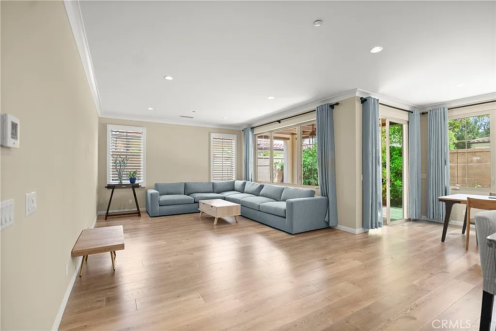 3 bed, 2.5 bath, 2073 sqft, $5,700 — Photo 1