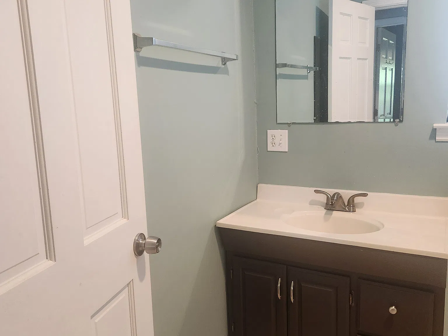3 bed, 975 sqft, $1,450 — Photo 2