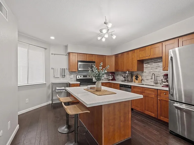 2303 Briarwest Blvd #2303 — Photo 2