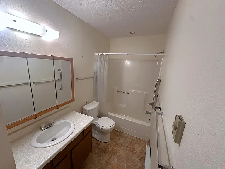 1380 Heritage Dr #3 — Photo 11