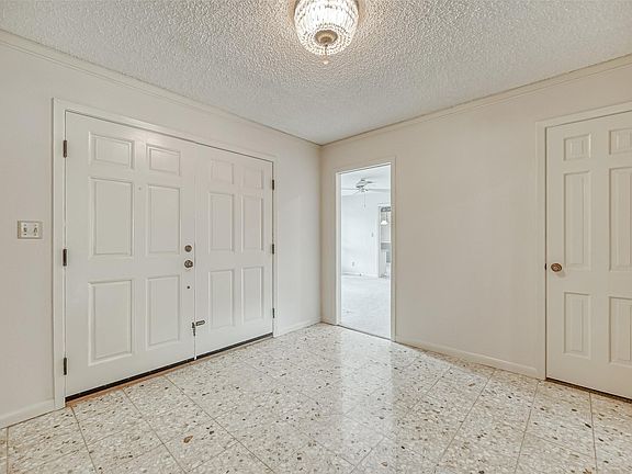 3rd image of 1311 Linwood Dr