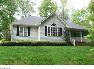 2482 Three Oaks Ln, Maidens, VA 23102