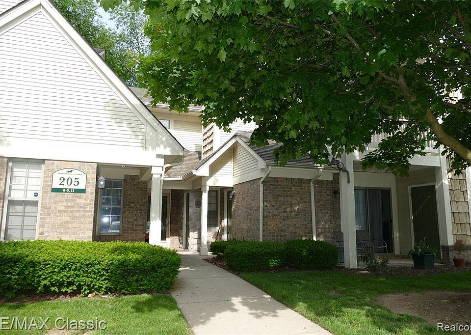 1st image of 205 Maplewood Ct Unit 7