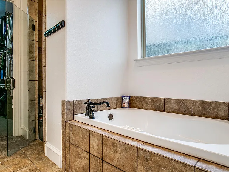 1805 Castle Ct — Photo 20