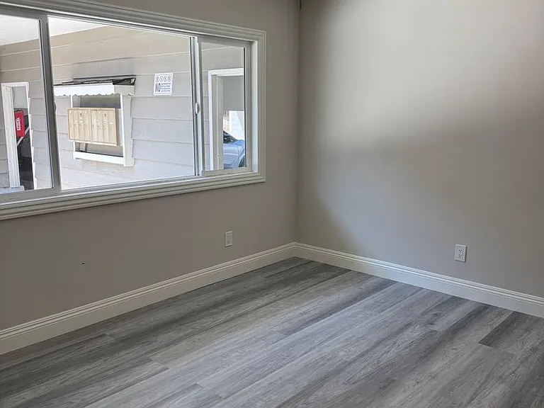 1605 W Shorb St — Photo 18