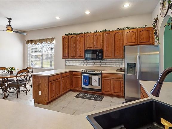 4th image of 15515 Catherine Cir