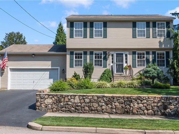 57 Laura Cir, Cranston, RI 02920