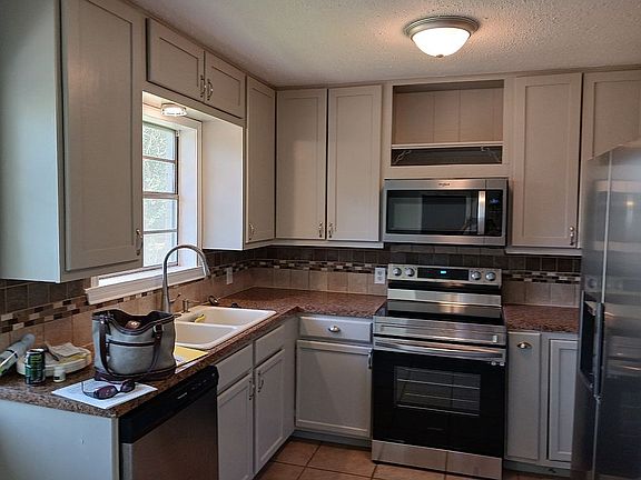 3rd image of 115 Sequoia Dr