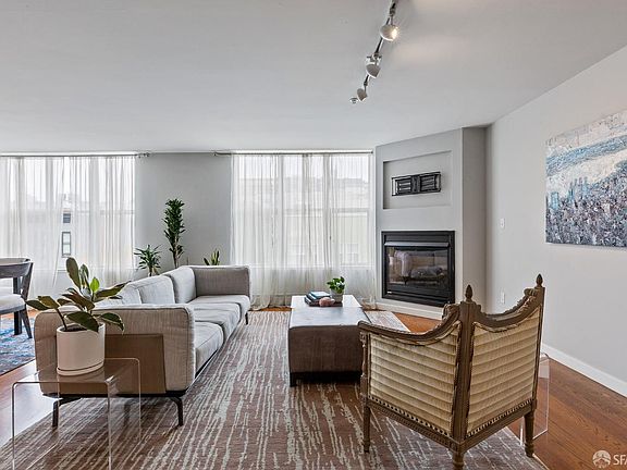 3rd image of 1720 Clay St APT 14