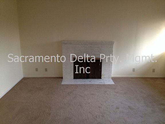2nd image of 1127 Silver Lake Dr