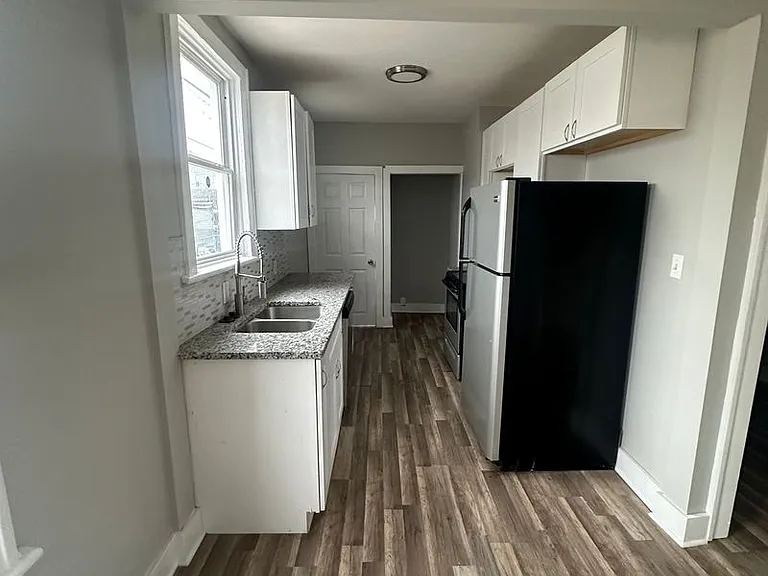 833 Lilley Ave — Photo 8