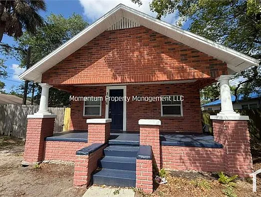 3 bed, 1024 sqft, $1,800 — Photo 2