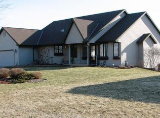 1138 Pawn Dr, Green Bay, WI 54313