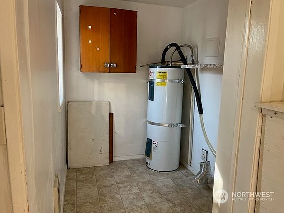 3rd image of 831 S Grand Drive