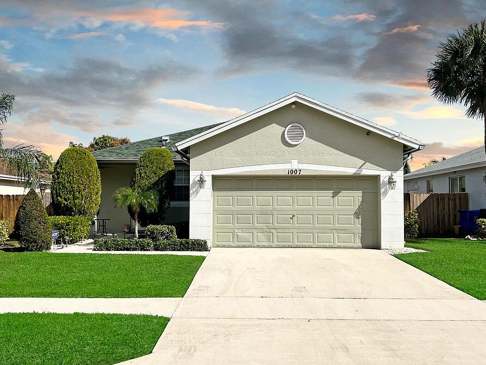1st image of 1007 Park Hill Dr