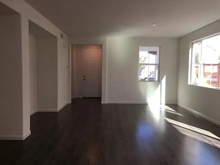 2522 Amelia Earhart Ave — Photo 11