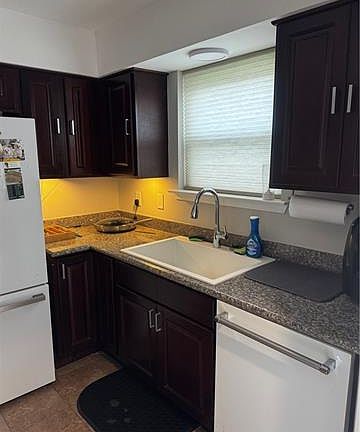 3rd image of 319 Ormond Meadows Dr APT B