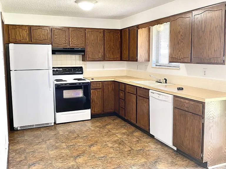 3208-3210 White Elm Ct — Photo 4