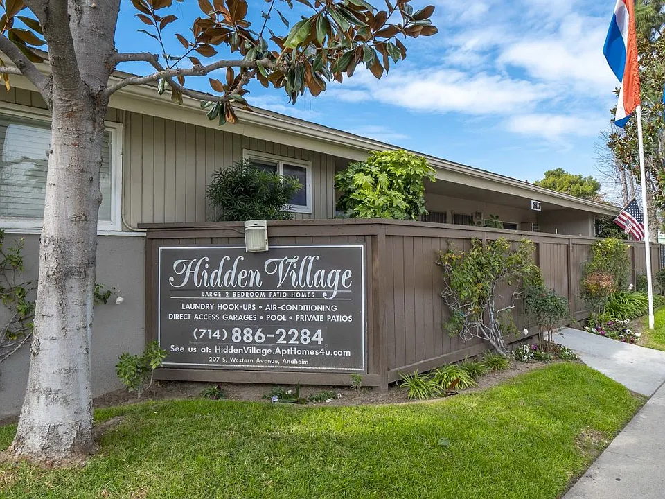 207 S Western Ave #18