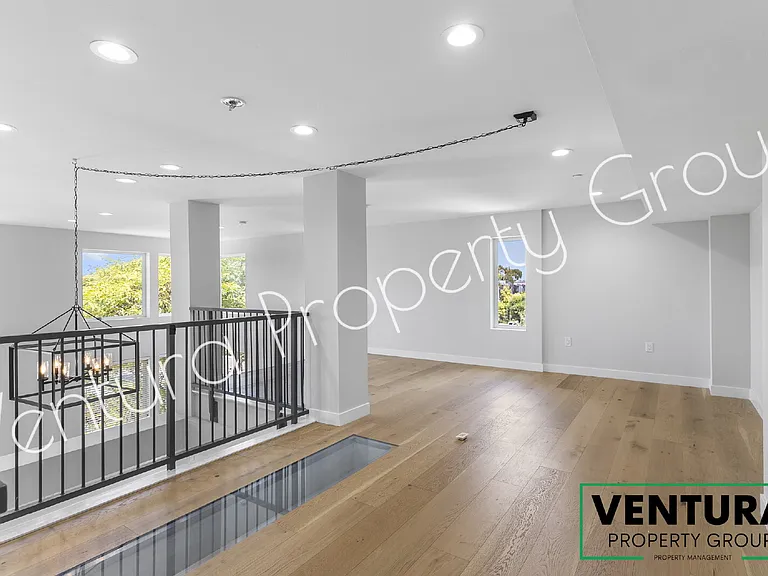 1901 S Victoria Ave #204 — Photo 27
