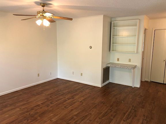5th image of 407 N Van Buren St APT C