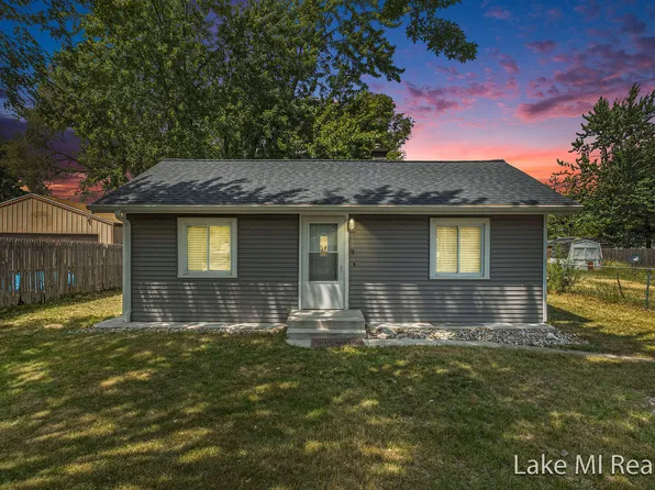 249 Murray St SE, Kentwood, MI 49548
