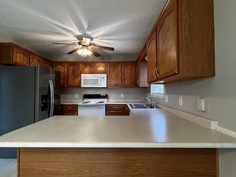 3427 Poplar Hl — Photo 28