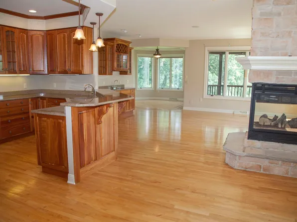 1722 Brookside Ln, Waunakee, WI 53597