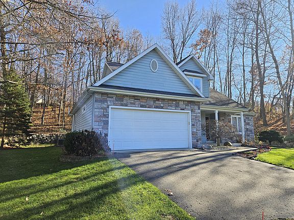 3rd image of 160 Laguna Cir
