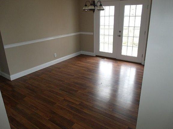 5th image of 208 Knollwood Pl
